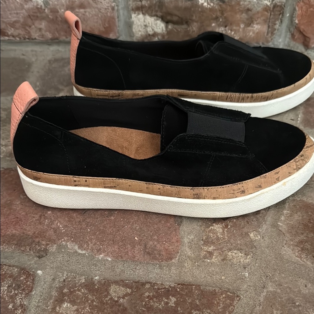Vionic Levy, Black and Tan  Slip-On Sneakers. Ladies size 8 Great condition